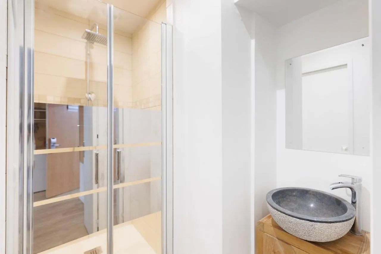 Confortable Apartment Next To Montmartre Opera Gare Saint Lazare Paris