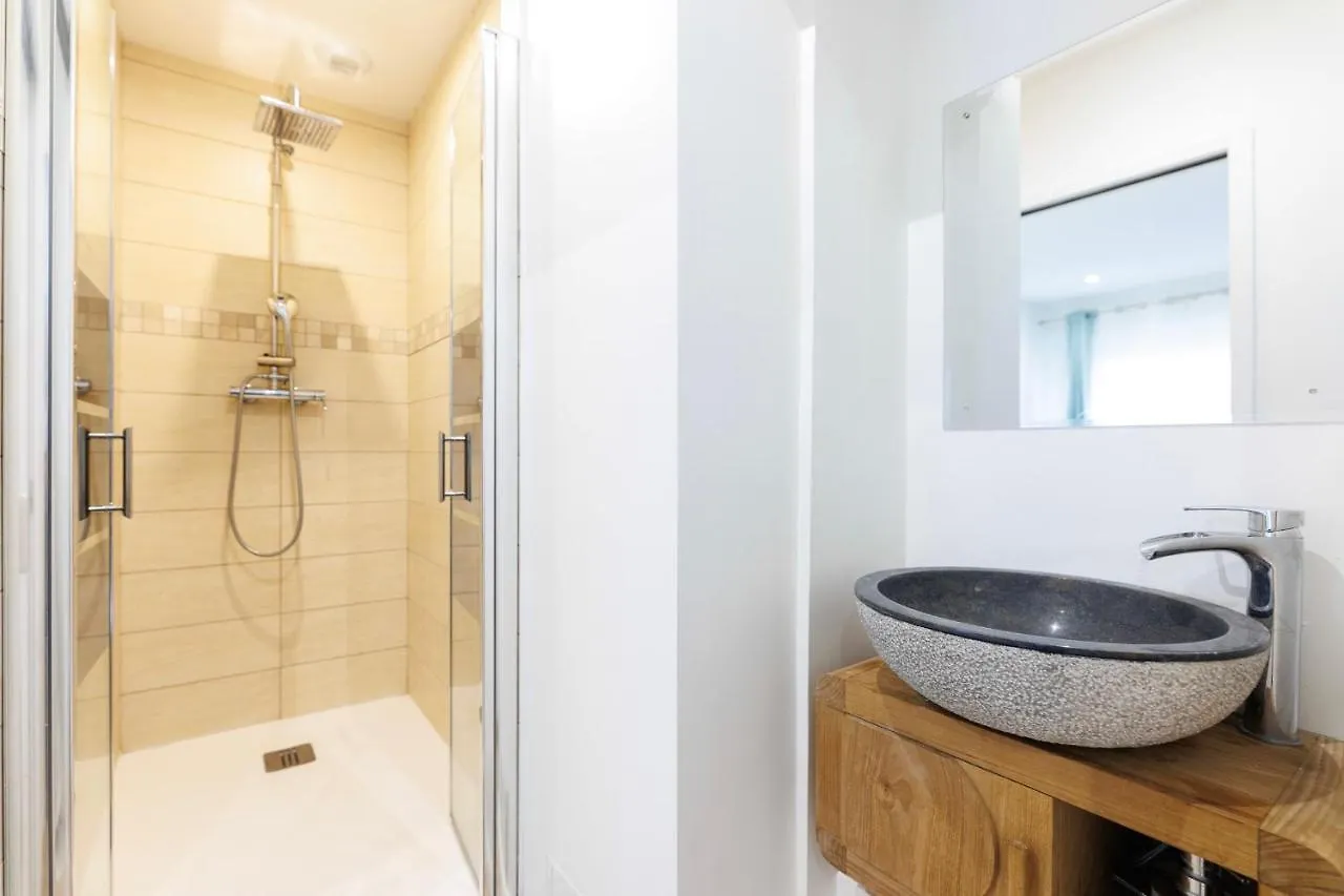 Confortable Apartment Next To Montmartre Opera Gare Saint Lazare Paris France